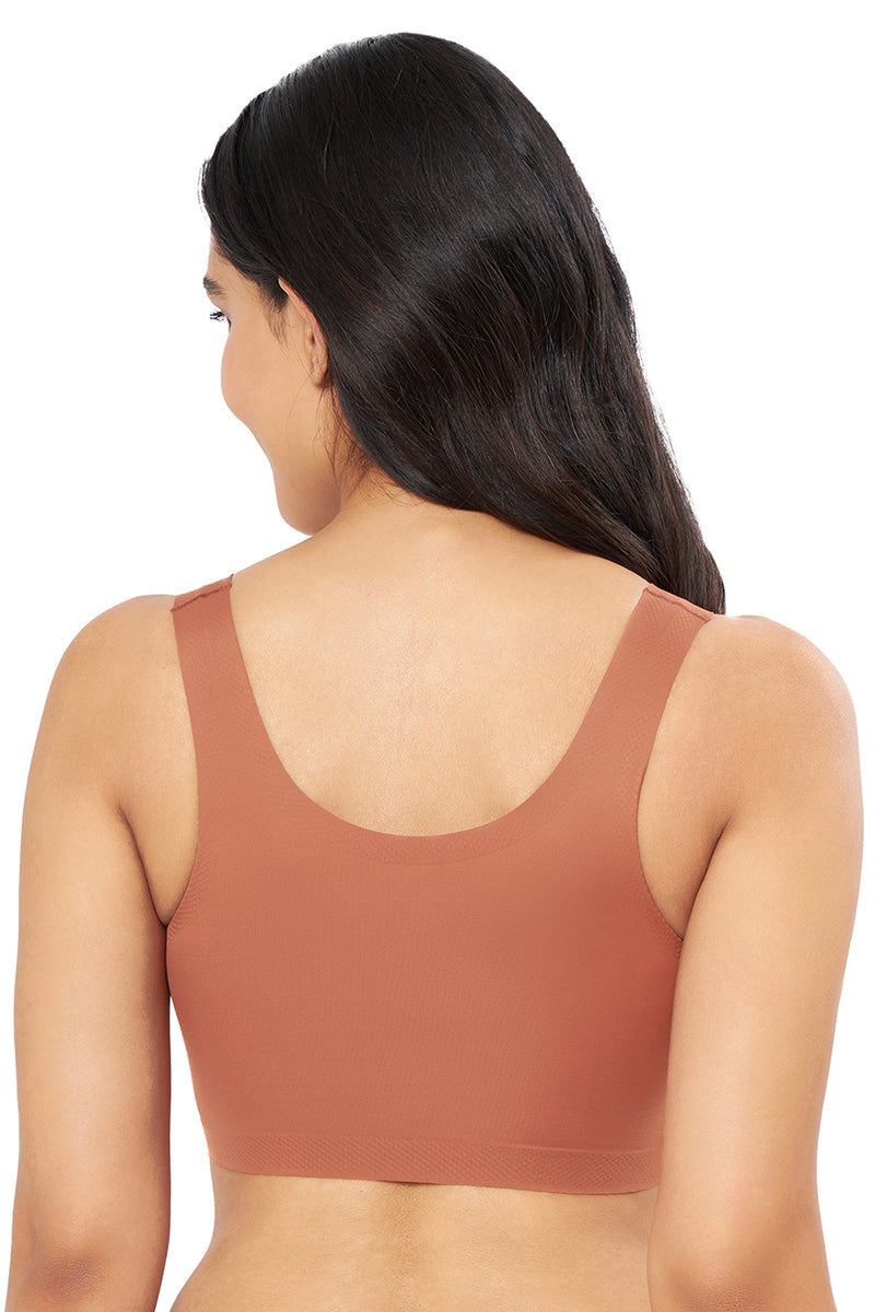 SHAPERMINT Women's Compression Seamless No Wire Scoop Neck Throw-on  Bralette Nude : : Clothing, Shoes & Accessories